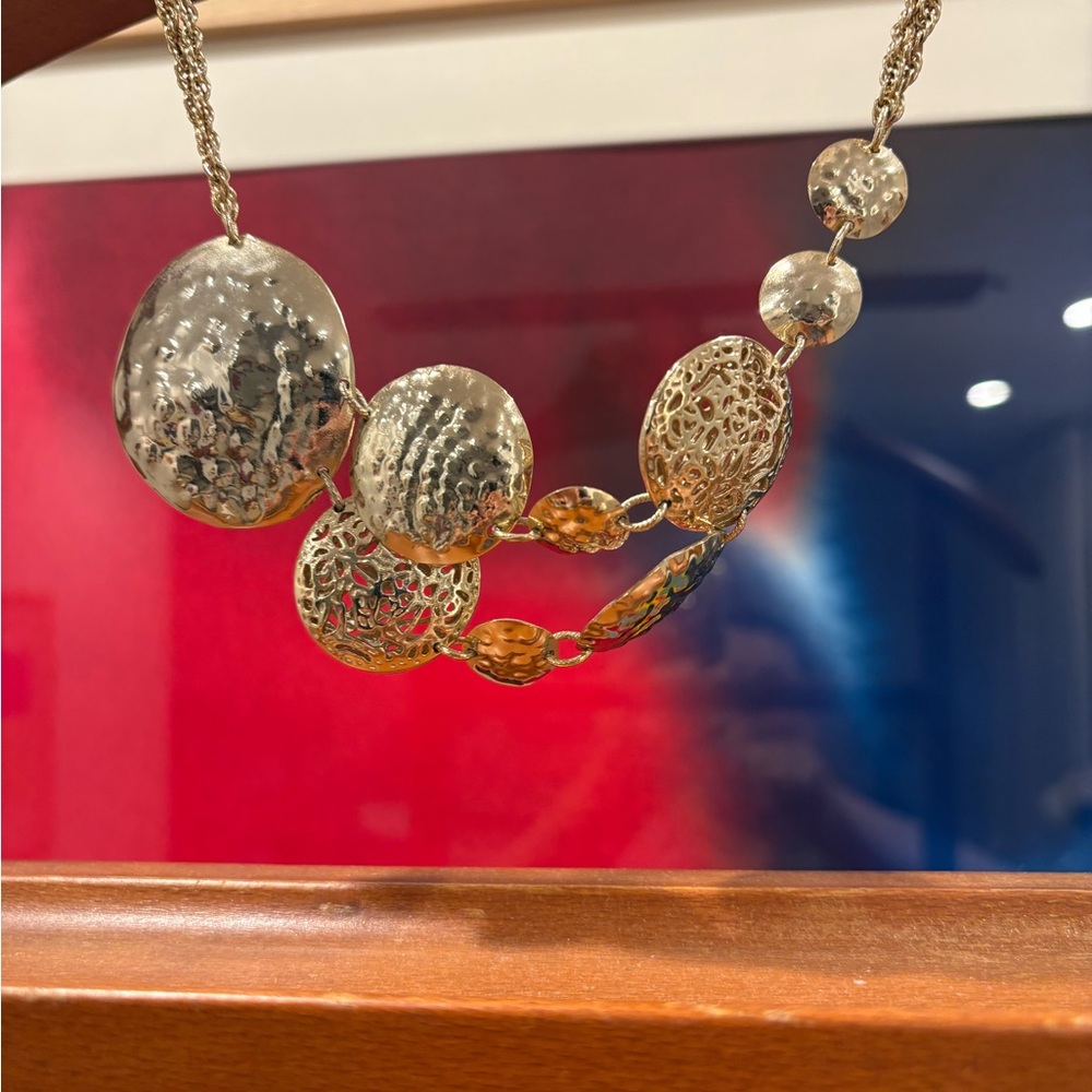 Kendra Scott Gold Toned Necklace - Picture 2 of 5